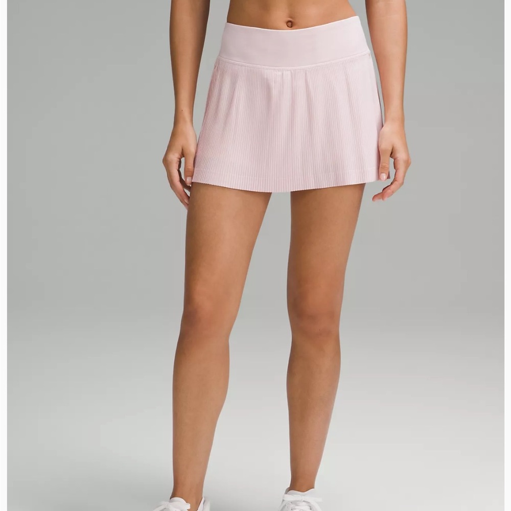Lululemon pleats to street mid-rise skirt